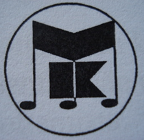 Kuoron tunnukset
Kuorolla on oma lippu, kuoro- ja ansiomerkit. Pöytäviiri. Sama tunnus on kuoron lipussa ja kuoromerkeissä. Oma lippu juhlisti esiintymistä ensimmäisen kerran vuonna 1995 kuoron 50 -vuotisjuhlakonsertissa